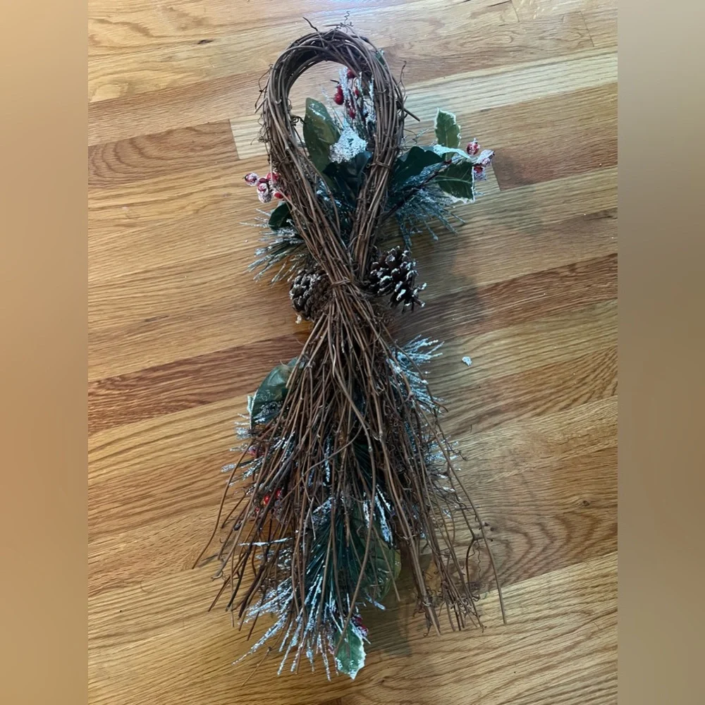 Source Unknown Holiday Wreath with Red Berries and Pinecones